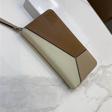 LOEWE   2025新款時尚包包 尺寸：19*10CM