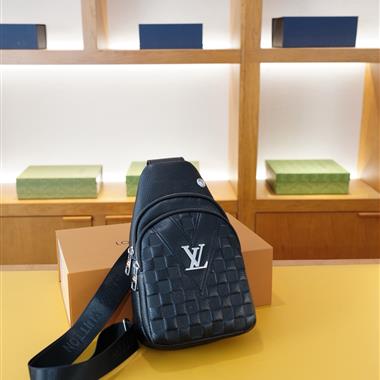 LOUIS VUITTON    2025新款男生時尚包包 尺寸：17x30x6CM