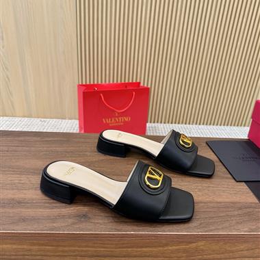 Valentino    2025新款女生休閒時尚鞋子