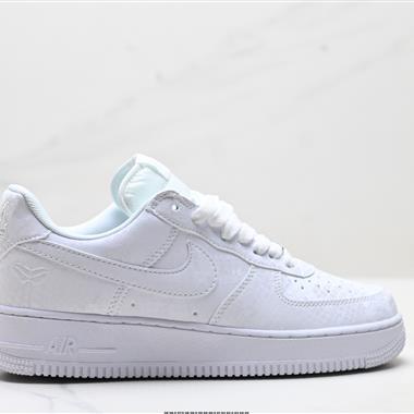 NIKE AIR FORCE 1‘07