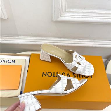 Louis Vuitton   2025新款女生休閒時尚鞋子