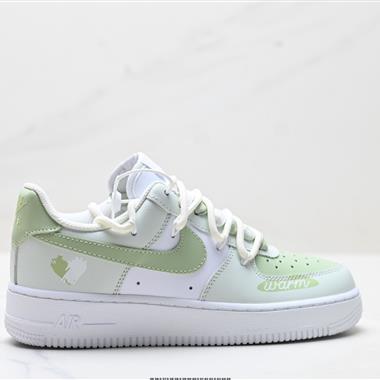 NIKE AIR FORCE 1‘07