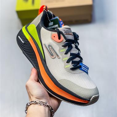 Skechers 運動跑步鞋