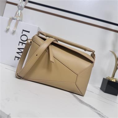 LOEWE   2025新款女生時尚包包 尺寸：24*10.5*16CM