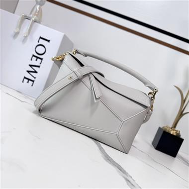 LOEWE   2025新款女生時尚包包 尺寸：24*10.5*16CM