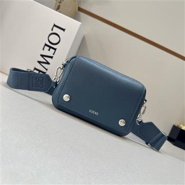 LOEWE   2025新款男生時尚包包 尺寸：20*6*12.55CM