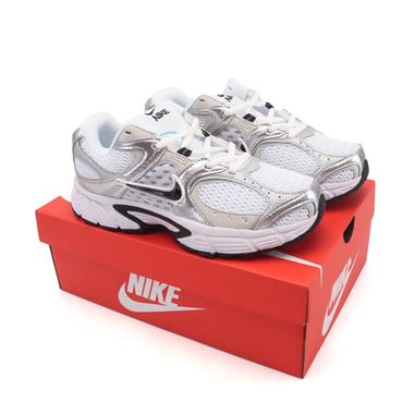 NIKE V5 RNR 輕量緩震支撐休閒鞋