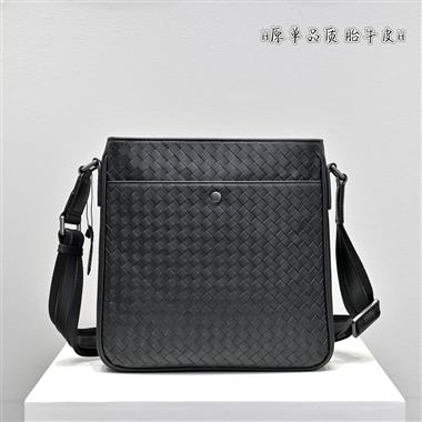 BOTTEGA VENETA  2025新款男生時尚包包 尺寸：28-27-5.5CM