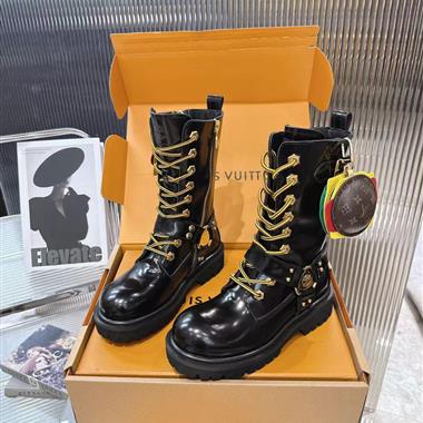 Louis Vuitton    2025新款女生休閒時尚鞋子