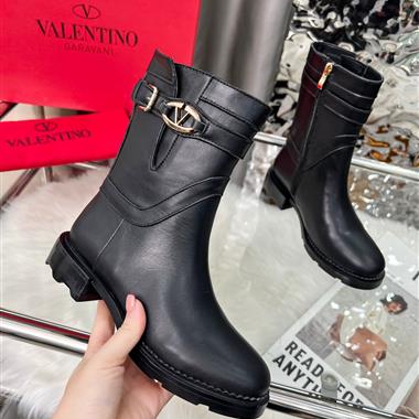Valentino    2025新款女生休閒時尚鞋子
