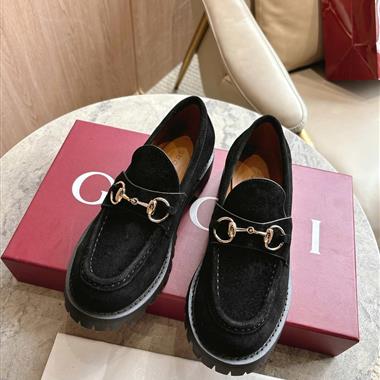 GUCCI   2025新款女生休閒時尚鞋子