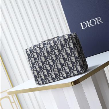 DIOR   2025新款男生時尚包包  尺寸：19 x 14 x 6CM