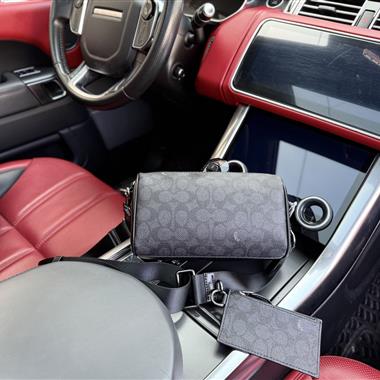 COACH   2025新款男生時尚包包  尺寸：21x12x10CM