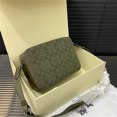 COACH   2025新款男生時尚包包  尺寸：16*24CM