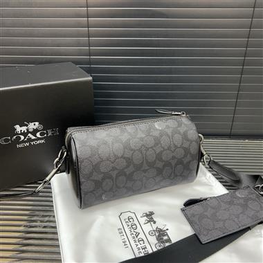 COACH   2025新款男生時尚包包  尺寸：12*22CM