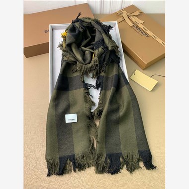 BURBERRY  2025秋冬新款時尚圍巾 尺寸：240-35