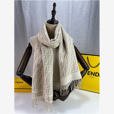 FENDI  2025秋冬新款時尚圍巾 尺寸：200-30