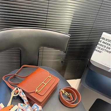 HERMES   2025新款女生時尚包包 尺寸：17.5*16CM