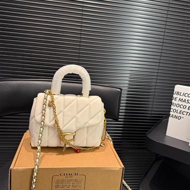 COACH   2025新款女生時尚包包 尺寸：18*14CM