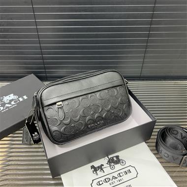 COACH   2025新款男生時尚包包 尺寸：15*22CM