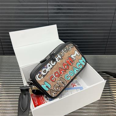 COACH   2025新款男生時尚包包 尺寸：12*20CM