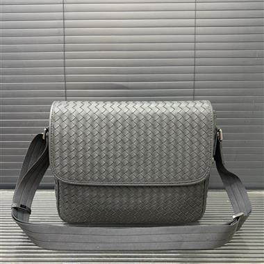BOTTEGA VENETA   2025新款男生時尚包包 尺寸：22*31CM