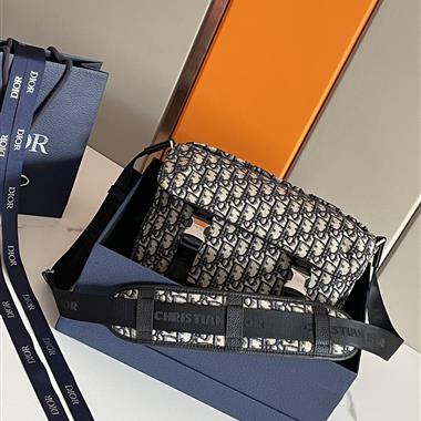 DIOR   2025新款男生時尚包包  尺寸：31 x 21 x 8CM