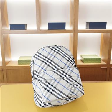 BURBERRY   2025新款男生時尚包包 尺寸：37x30x18CM