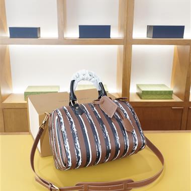 LOUIS VUITTON    2025新款女生時尚包包 尺寸：30x20x17CM