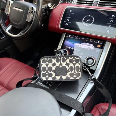 COACH     2025新款男生時尚包包 尺寸：20x12x7CM