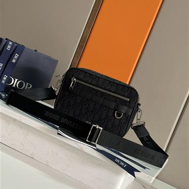 DIOR   2025新款男生時尚包包  尺寸：22*15*6CM