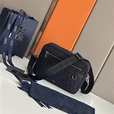 DIOR   2025新款男生時尚包包  尺寸：26 x 17 x 7CM