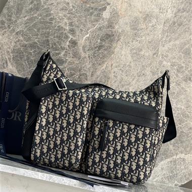 DIOR   2025新款男生時尚包包  尺寸：36 x 30.5 x 14.5CM