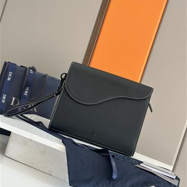 DIOR   2025新款男生時尚包包  尺寸：26 x 18 x 5CM