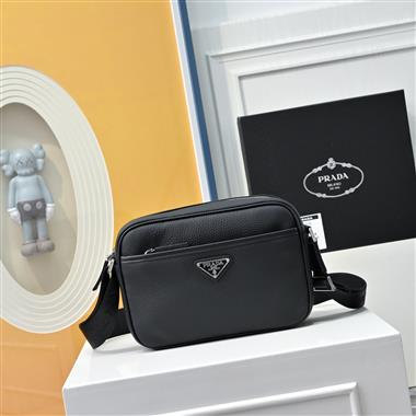 PRADA   2025新款男生時尚包包 尺寸：23*14CM