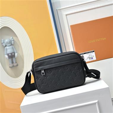 LOUIS VUITTON  2025新款男生時尚包包 尺寸：23*14CM