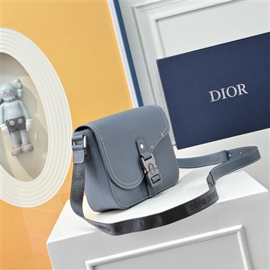 DIOR   2025新款男生時尚包包 尺寸：23*18CM