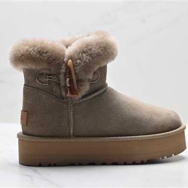 UGG 牛角扣皮毛一體雪地靴