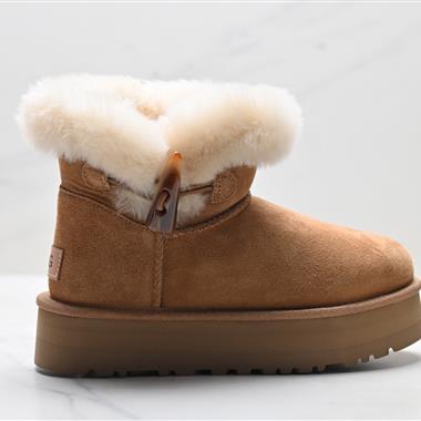 UGG 牛角扣皮毛一體雪地靴