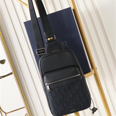 DIOR   2025新款男生時尚包包 尺寸：17*26*8CM