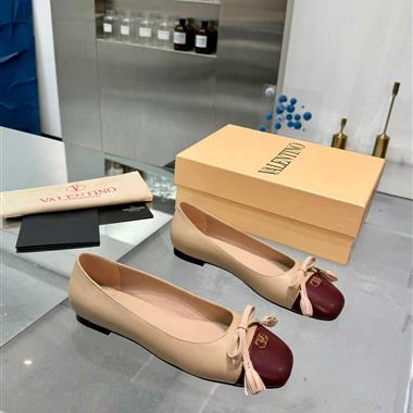 Valentino    2025新款女生休閒時尚鞋子
