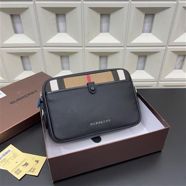 BURBERRY   2025新款男生時尚包包 尺寸：17 x 25CM