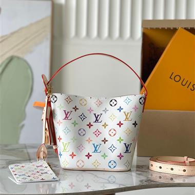 LOUIS VUITTON  2025新款女生時尚包包 尺寸：18x 12 x 16CM