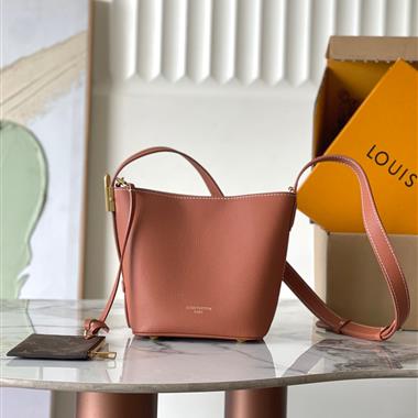 LOUIS VUITTON  2025新款女生時尚包包 尺寸：18x16x12CM