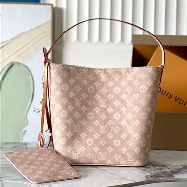 LOUIS VUITTON  2025新款女生時尚包包 尺寸：30x25x17CM