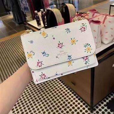 COACH   2025新款女生時尚包包 尺寸：22*16*6CM