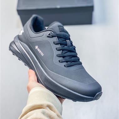 DESCENTE 輕盈緩震透氣鞋面時尚休閒運動覆蓋防水越野跑鞋