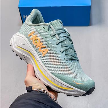 HOKA ONE ONE 挑戰者8 GTX全地形跑鞋