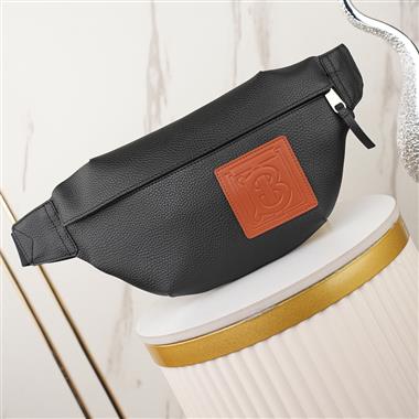 BURBERRY   2025新款男生時尚包包   尺寸：31 x 7.5 x 16CM