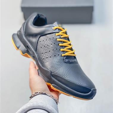 Ecco Biom 雙色拼接透氣舒適運動跑步鞋